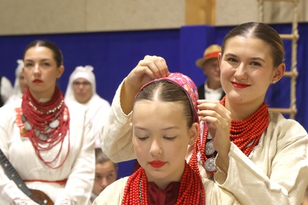 12 MEDNARODNI FOLKLORNI FESTIVAL 13 FOTO LJUBO VUKELIČ